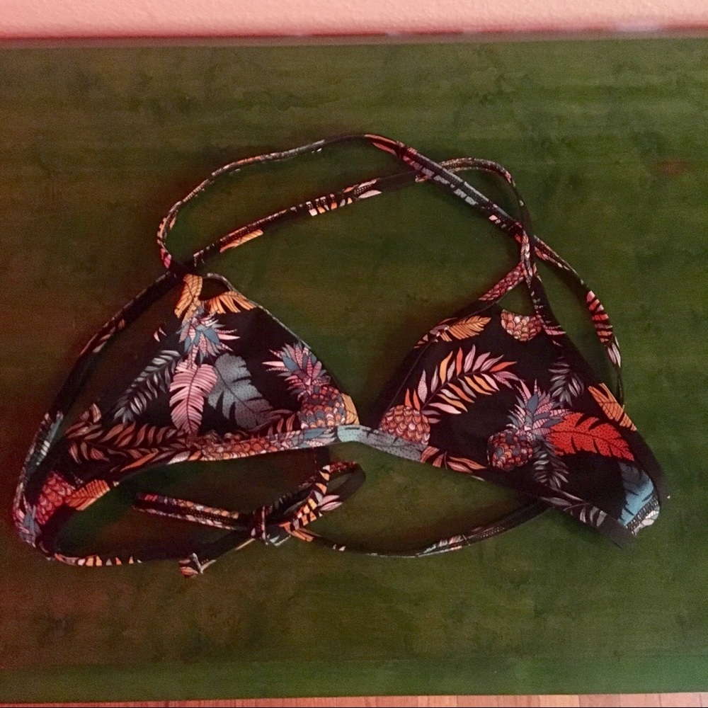 Jolyn Finn Top Size Medium M “Wailana” Print